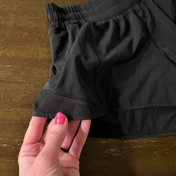 Lululemon Hotty Hot Short II 2.5" Black Sz 6 VT NS 2022 Zip Lined Drawstring - Picture 3 of 16